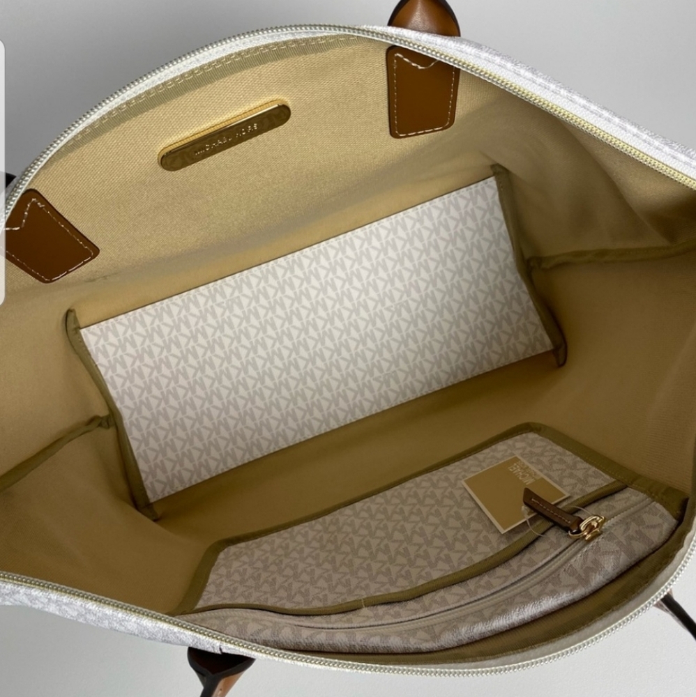 Sale!!🔥😍🥰Michael Kors LARGE LOGO PRINT TOTE - Picture 6 of 8